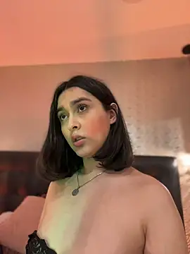 MiahWindsor stripchat live cam model