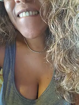 mila38 stripchat live cam model