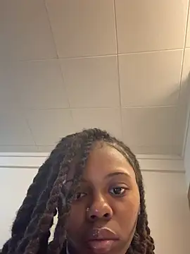 Juicyyumm stripchat live cam model