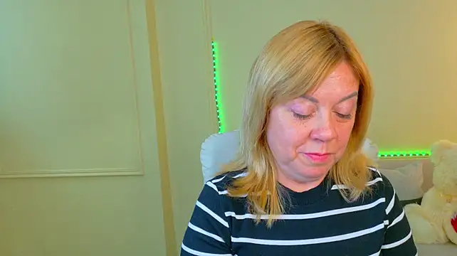 ChristinaDavedes stripchat live cam model