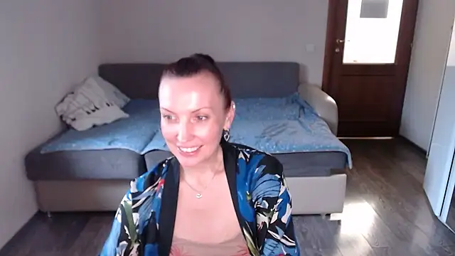 Veyrrah stripchat live cam model