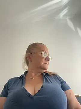dunduska stripchat live cam model