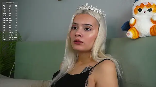 ReneaGilley stripchat live cam model
