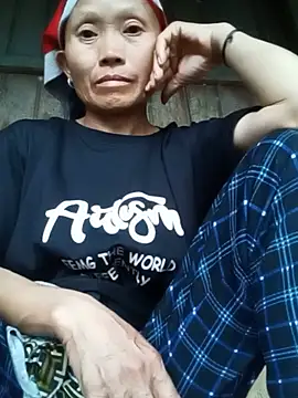 Nguyen_Emaa stripchat live cam model