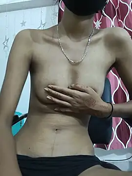 ITZ_EARM stripchat live cam model