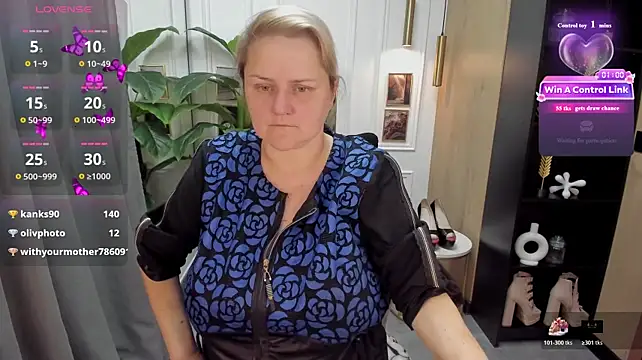 ScarlettSoft stripchat live cam model