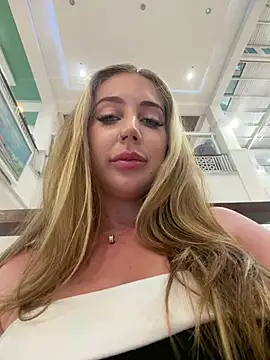 Amiraxevans stripchat live cam model