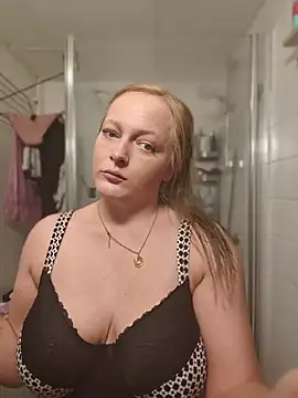 -HotAnna- stripchat live cam model