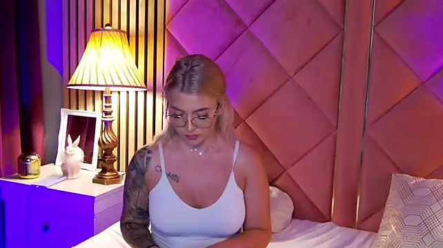 IveySin stripchat live cam model