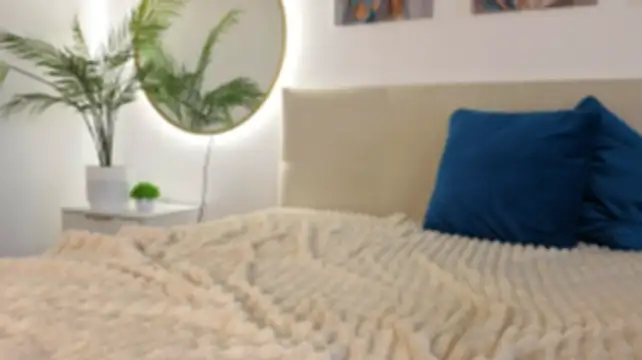 Elarisss stripchat live cam model