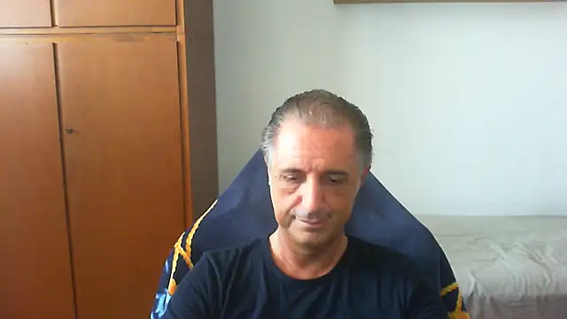 lliuk70mi stripchat live cam model