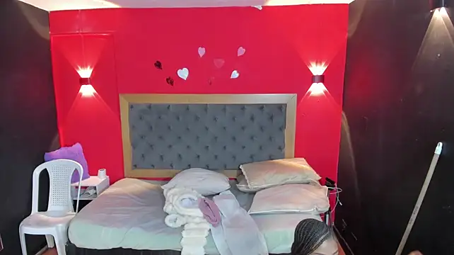 YayaHilton stripchat live cam model