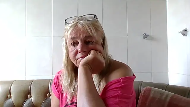LinaLight88 stripchat live cam model