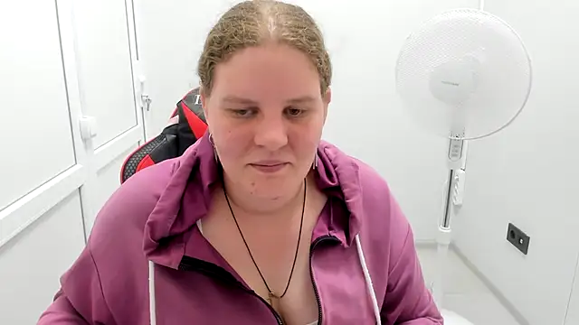 Bella_shyy_ stripchat live cam model