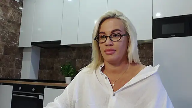 MariaTravel stripchat live cam model
