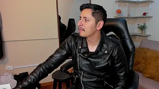 kevin_23_ stripchat live cam model