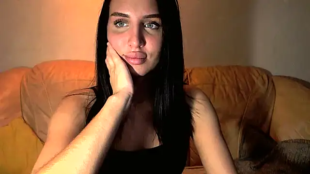 lola_hola stripchat live cam model