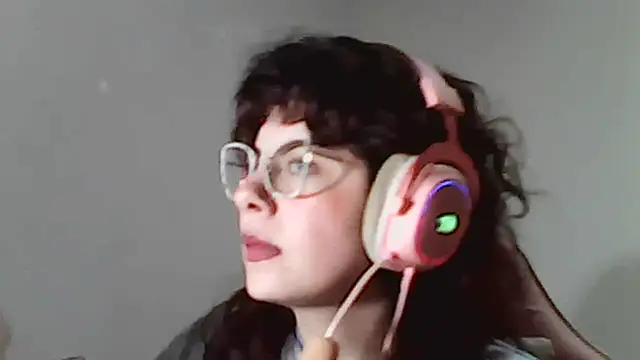 Owly_bloom stripchat live cam model