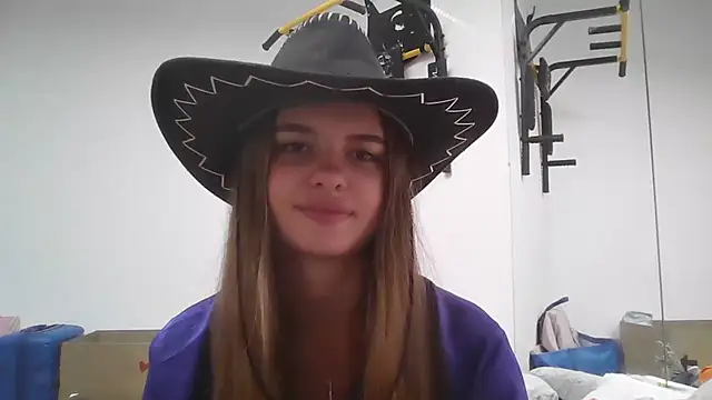 PrettyHottie stripchat live cam model