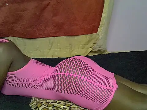 lovly_slat stripchat live cam model