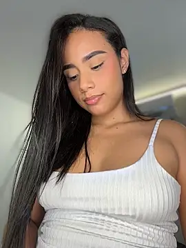 Sara-Castillo stripchat live cam model