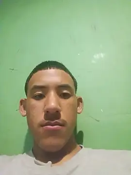 Its_urasian_boi stripchat live cam model