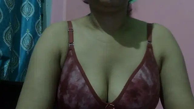 AVNI09- stripchat live cam model