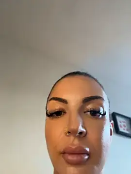 Carlafeet stripchat live cam model