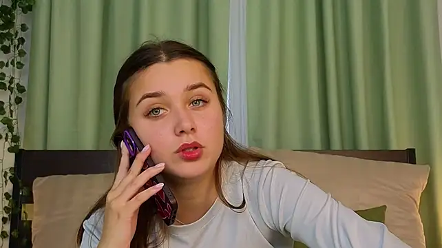 JulietteHembers stripchat live cam model