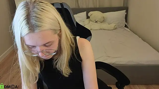 mollyy_snow stripchat live cam model