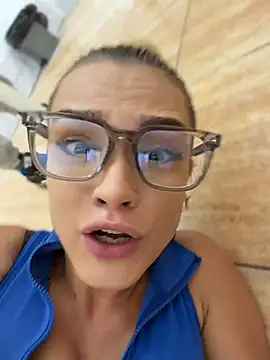 Nicoleevien stripchat live cam model