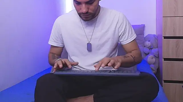 Leandro_valenzuela stripchat live cam model