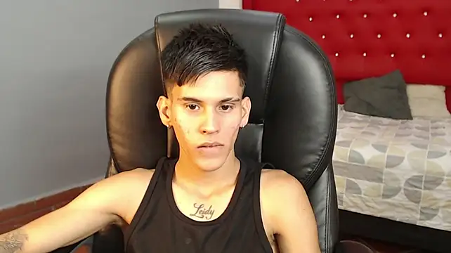 paullcb stripchat live cam model