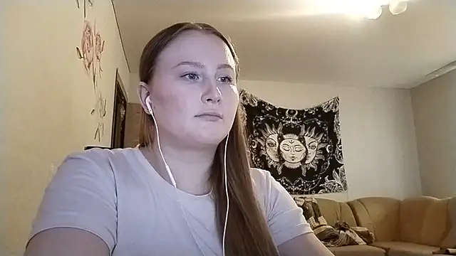 AnikaLipps stripchat live cam model