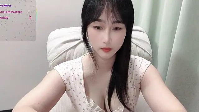 Qing-8825 stripchat live cam model