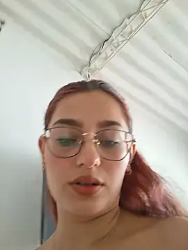 Ary-18 stripchat live cam model