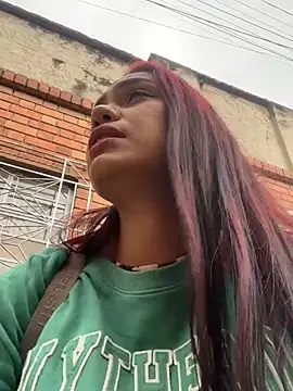 Sara-77 stripchat live cam model