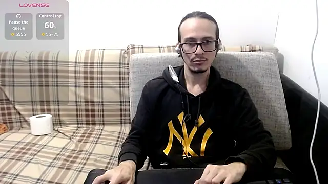 cholitohermoso stripchat live cam model