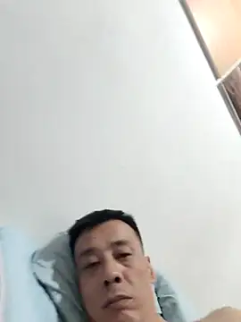 watudong stripchat live cam model