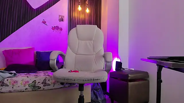 Mia_Dreaam stripchat live cam model