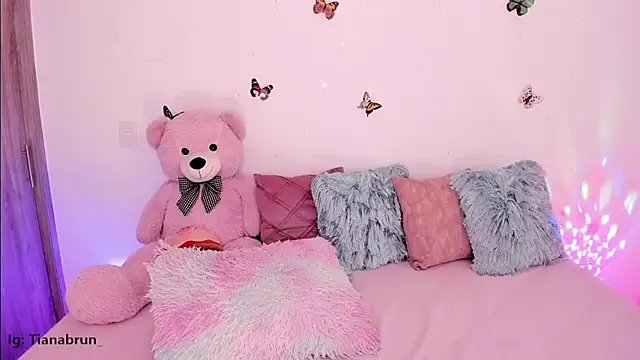Zara_uwu_ stripchat live cam model