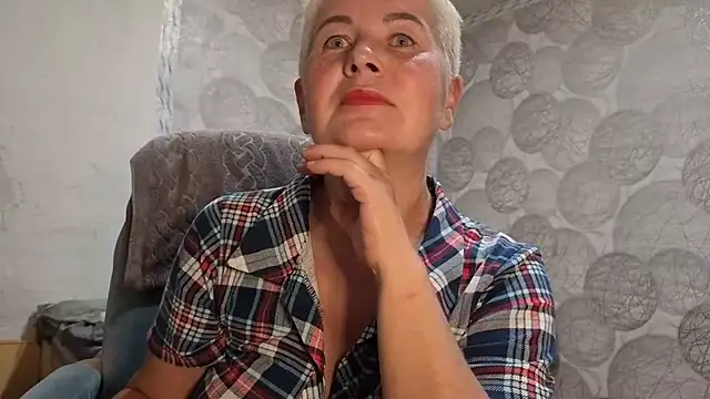 NicoleOlla stripchat live cam model