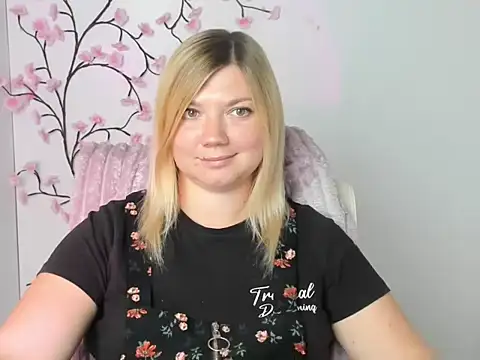 Lola_moree stripchat live cam model
