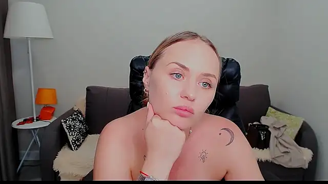 LiluMoon__ stripchat live cam model