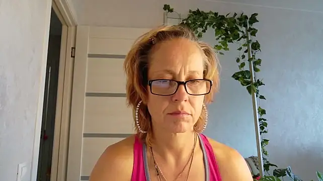 LioraWeiss stripchat live cam model
