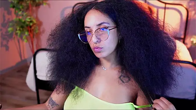 Millie_Volturi stripchat live cam model