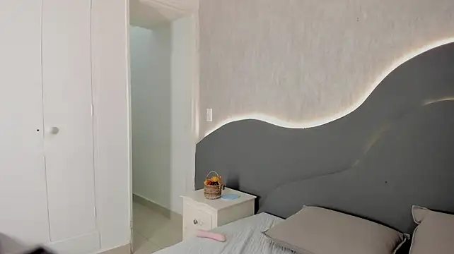 AriaLuxx stripchat live cam model