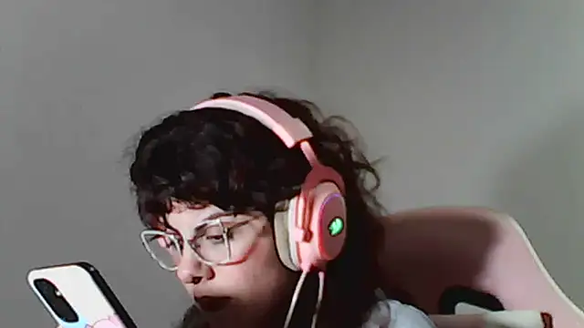 Owly_bloom stripchat live cam model