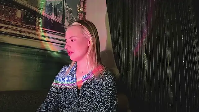 JaneePeressini stripchat live cam model