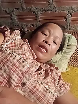 pm2002a stripchat live cam model